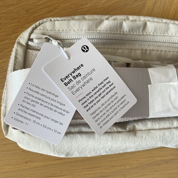 NWT Lululemon Everywhere Belt Bag Opal White - Picture 8 of 8